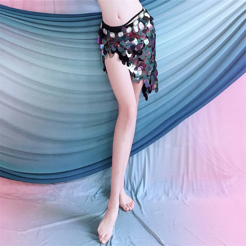 Single 966 black mermaid chip triangle (short)